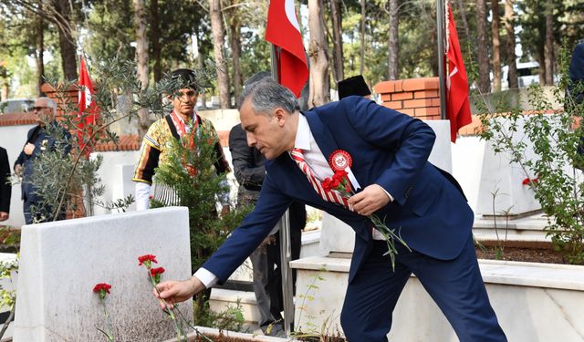 Kurtuluşun 104'üncü yıl dönümünde şehitlik ziyareti