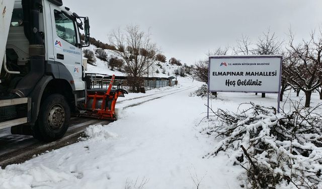 Mersin'de karla mücadele çalışmaları sürüyor