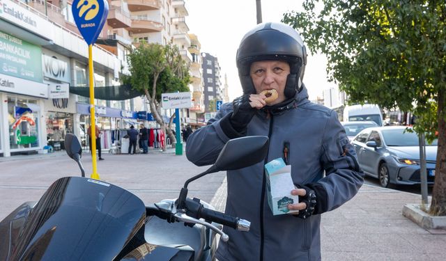 Mersin'de vatandaşlara 15 bin kandil simidi ikram edildi