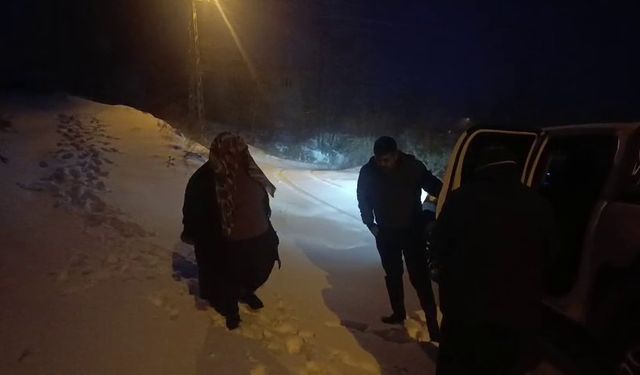 Osmaniye'de kar nedeniyle mahsur kalan vatandaşlar kurtarıldı