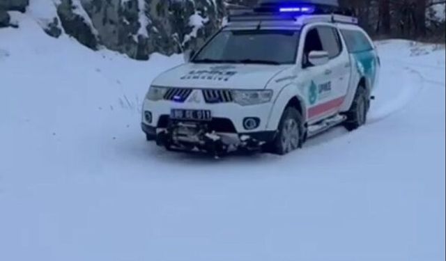 Osmaniye'de karla kaplı yolda UMKE'den hasta kurtarma operasyonu