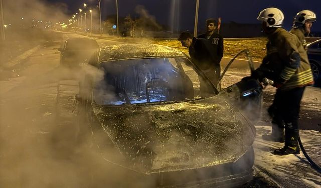 Reyhanlı'da otomobil yandı