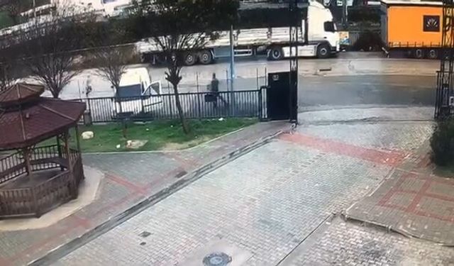 Sokak ortasında silahlı saldırı anı kamerada: 1 ölü, 1 yaralı