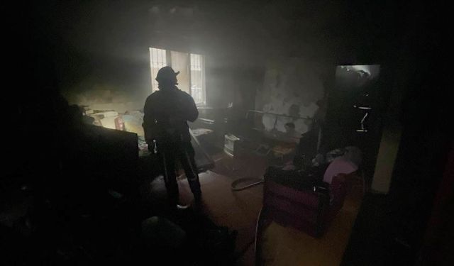 Yangında dairenin odası kullanılamaz hale geldi