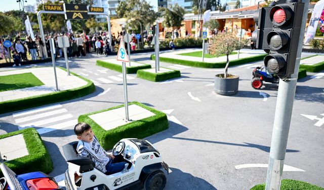 Yarıyıl tatili heyecanı trafik parkını sardı
