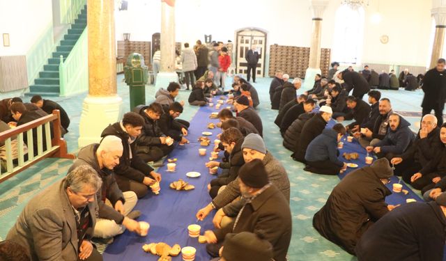 Yeni yılın ilk gününde camide buluştular