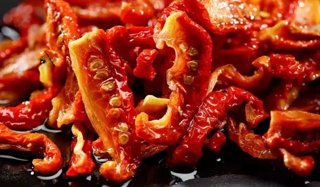 Bir Kavanozda Yaz Saklı - Zeytinyağlı Kurutulmuş Domatesin Evde Tutulan Hali