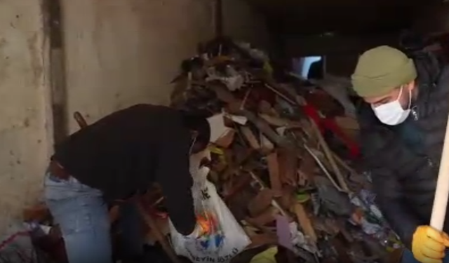 Mersin- Çöp evden 28 kamyon atık çıktı