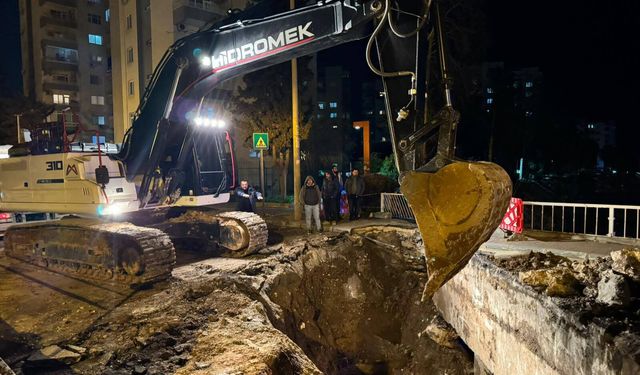 Mezitli’de Köprü Çöktü: Yol Trafiğe Kapatıldı