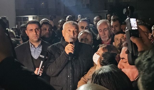 Adana'da anma etkinliği 96 kişinin hayatını kaybettiği bina alanında yapıldı