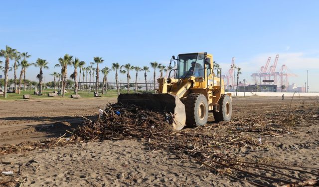 Akdeniz'de sel sularının etkileri temizleniyor