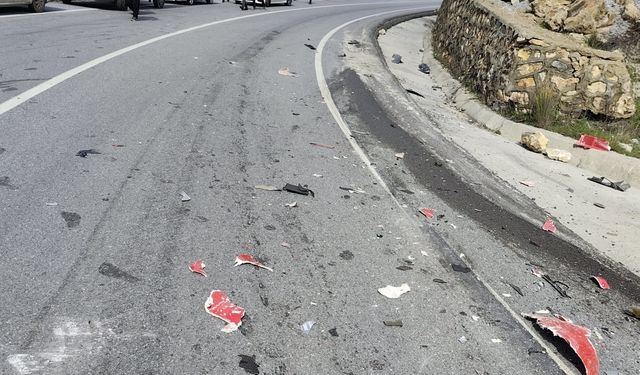 Alanya'da freni boşalan TIR, 2 otomobile çarptı: 1 ölü, 3 yaralı