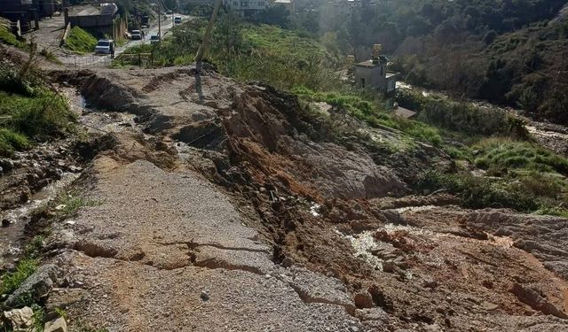 Antalya'da kuvvetli yağış 7 ilçede hasara neden oldu, mahsur kalan hayvanlar kurtarıldı (6)