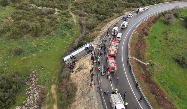 Antalya'da yolcu otobüsü devrildi; 8 ölü, 26 yaralı / Ek fotoğraflar