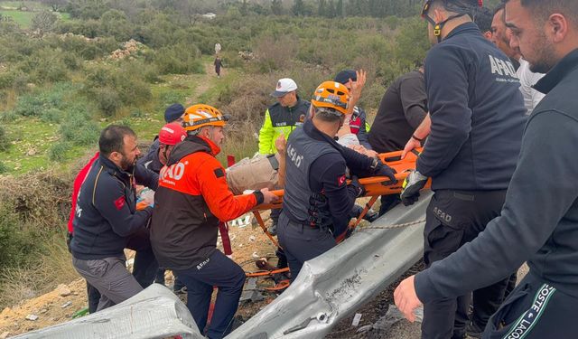 Antalya'da yolcu otobüsü devrildi; 8 ölü, 26 yaralı