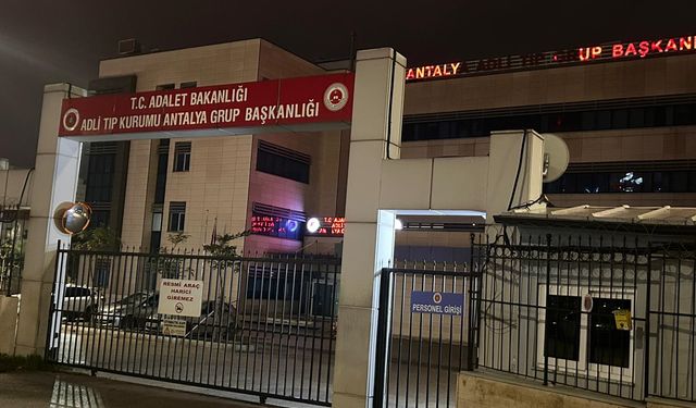 Antalya'da yolcu otobüsü devrildi; 9 ölü, 25 yaralı (9)