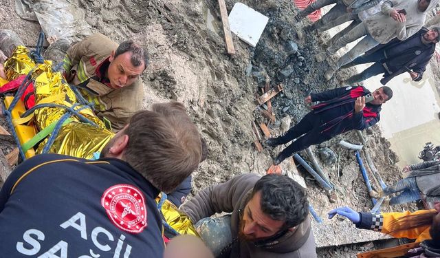 Asansör boşluğuna düşerek yaralanan kişiyi itfaiye kurtardı