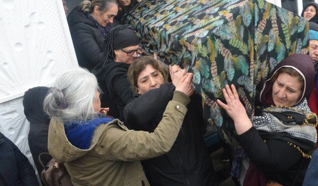 Ayrılmak isteyen kız arkadaşını otomobilde boğup, teslim oldu