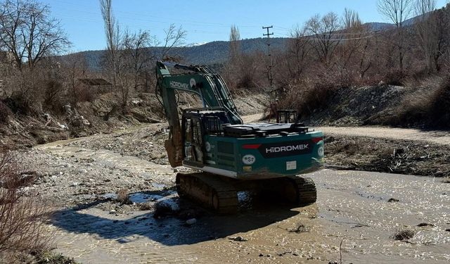Dereköy'de dere ıslah çalışmaları başladı