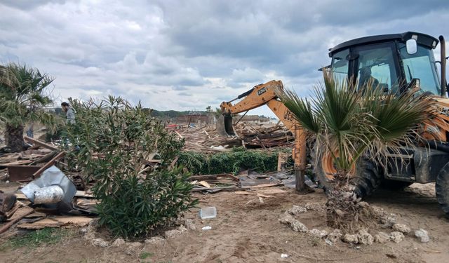 Doğu Plajı'ndaki işletmelerin tahliyesine başlandı
