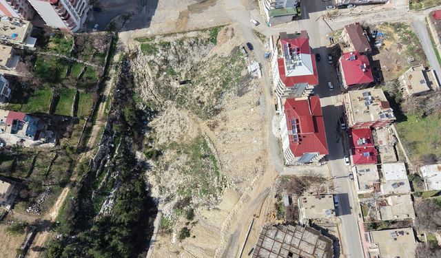 Doldurulan eski dere yatağında göçük meydana geldi