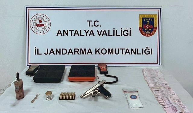 Döşemealtı'nda uyuşturucu operasyonu