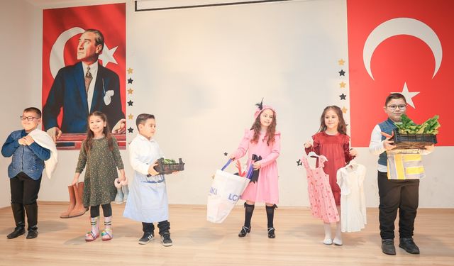 Göksu İlkokulu'ndan 'Çizmeli Kedi' gösterisi