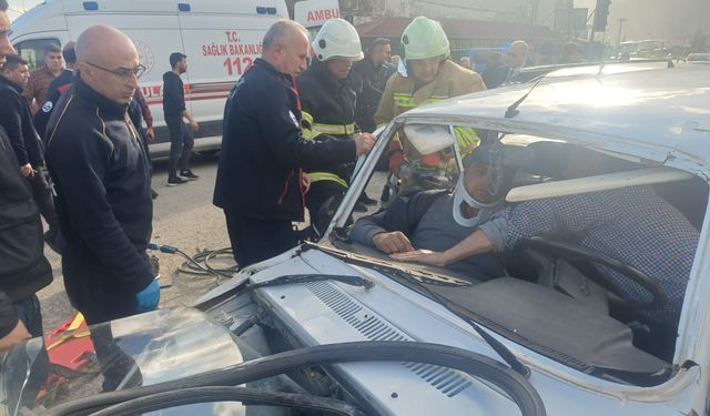 Hassa'da iki otomobil çarpıştı: 4 yaralı