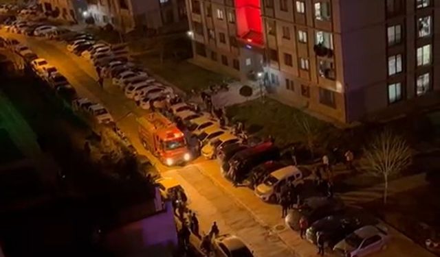 Hatay'da apartmanın en üst katında yangın: 13 kişi dumandan etkilendi