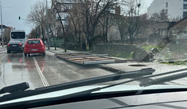 Isparta'da sağanak ve fırtına hasara neden oldu