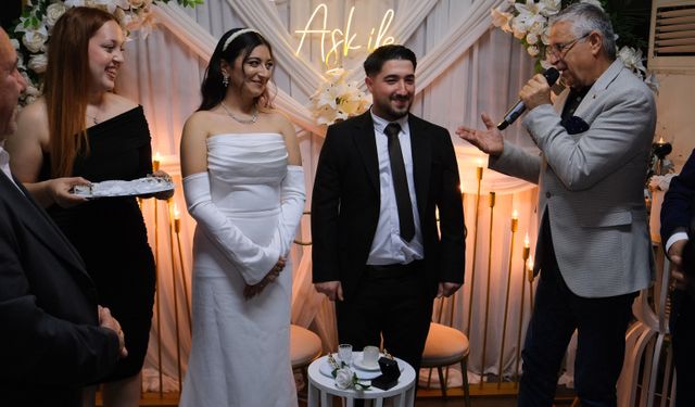 Kadınlar Lokali'nde nişan merasimi