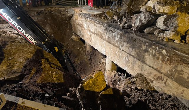 Mersin'de dere üzerindeki köprü kısmen çöktü