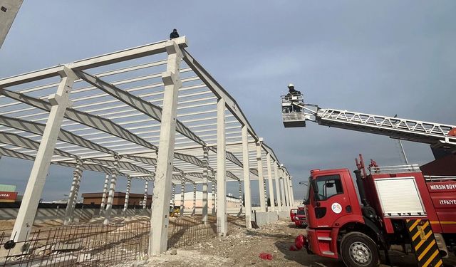 Mersin'de inşaat şantiyesinde duvar çöktü: 3 yaralı