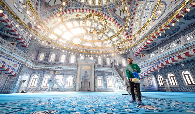 Mersin'de Ramazan ayı öncesinde ibadethanelere temizlik