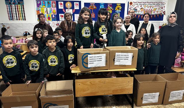 Mersin'de Minik öğrencilerden ihtiyaç sahiplerine ramazan yardımı