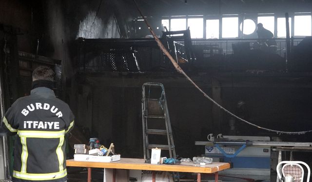 Mobilya imalathanesi yandı