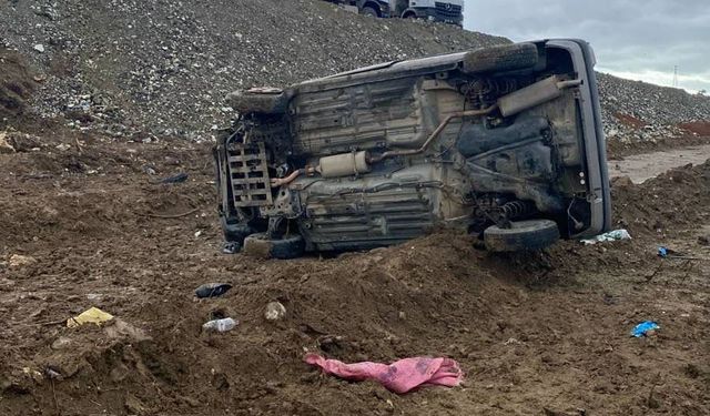 Otomobil şarampole yuvarlandı: 2 yaralı