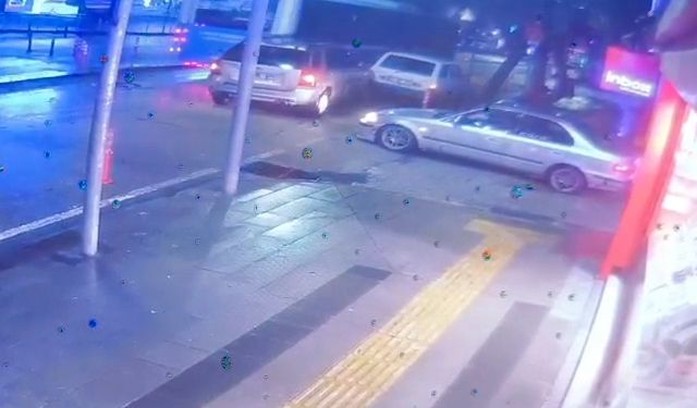 Sürücüsü fenalaşan cip 3 araca çarptı