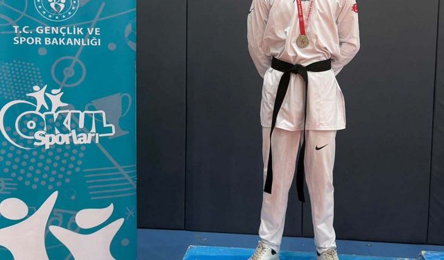 Tekvandoda Hatay 2'ncisi olan lise öğrencisi madalyasını 11 Mayıs şehitlerine armağan etti