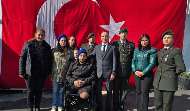 Üniversiteli Beliz, enkazdan annesi ve ağabeyini çıkarıp, parkasını üzerine örten emekli Albay ile buluştu: Beni çok güvende hissettirdiniz