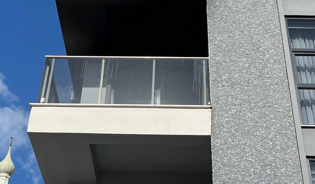 Yangında oturma odası kullanılamaz hale geldi