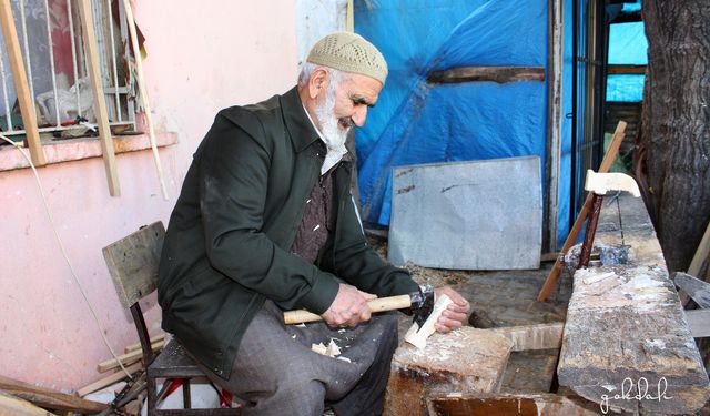 Yolun karşısına geçerken TIR'ın çarptığı yaya öldü; aynı yolda eşine de otomobil çarpmış /Ek fotoğraf