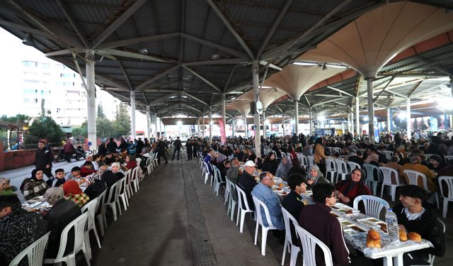 Mersin in Kapı Komşusu Yüreğir Belediyesi'nden birlik ve beraberlik iftarı