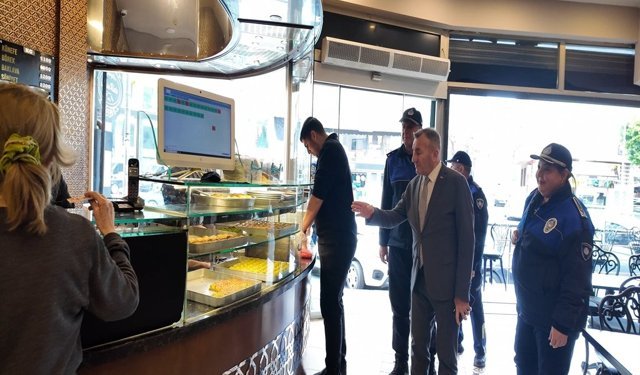 Mersin- Akdeniz'de bayram öncesi tatlı denetimi