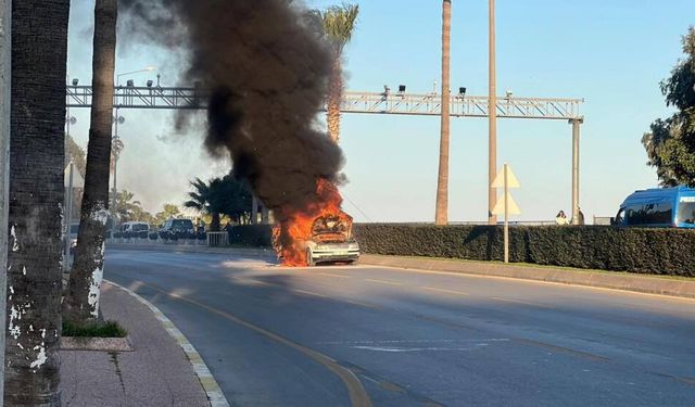 Mersin’de Seyir Halindeki Araç Küle Döndü