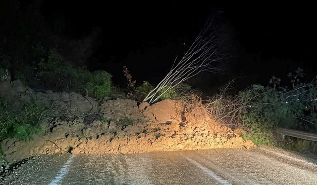 Adana-Aladağ kara yolu heyelan nedeniyle kapandı