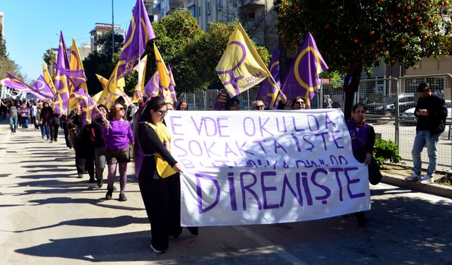 Adana'da kadınlardan '8 Mart' yürüyüşü