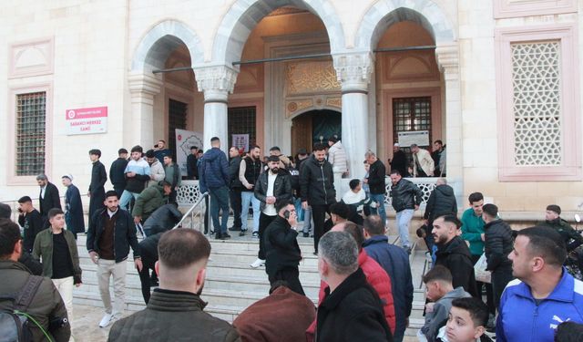 Adana'da Sabancı Merkez Camisi'nde bayram namazı kılındı