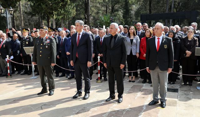 Adana'da şehitlikte 18 Mart anması