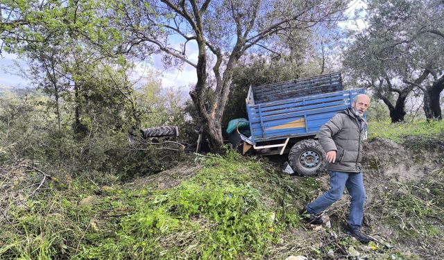 Ağaca çarpan tarım aracının sürücüsü hayatını kaybetti